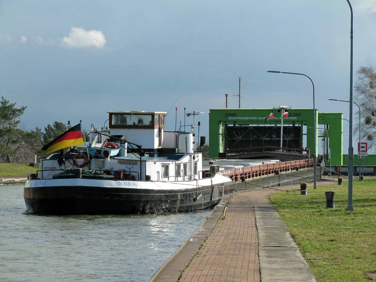 GMS Grunwald (02319932 , 99,63 x 9,5m) lag am 25.02.2020 im Oberwasser des stillgelegten Schiffshebewerkes Rothensee.