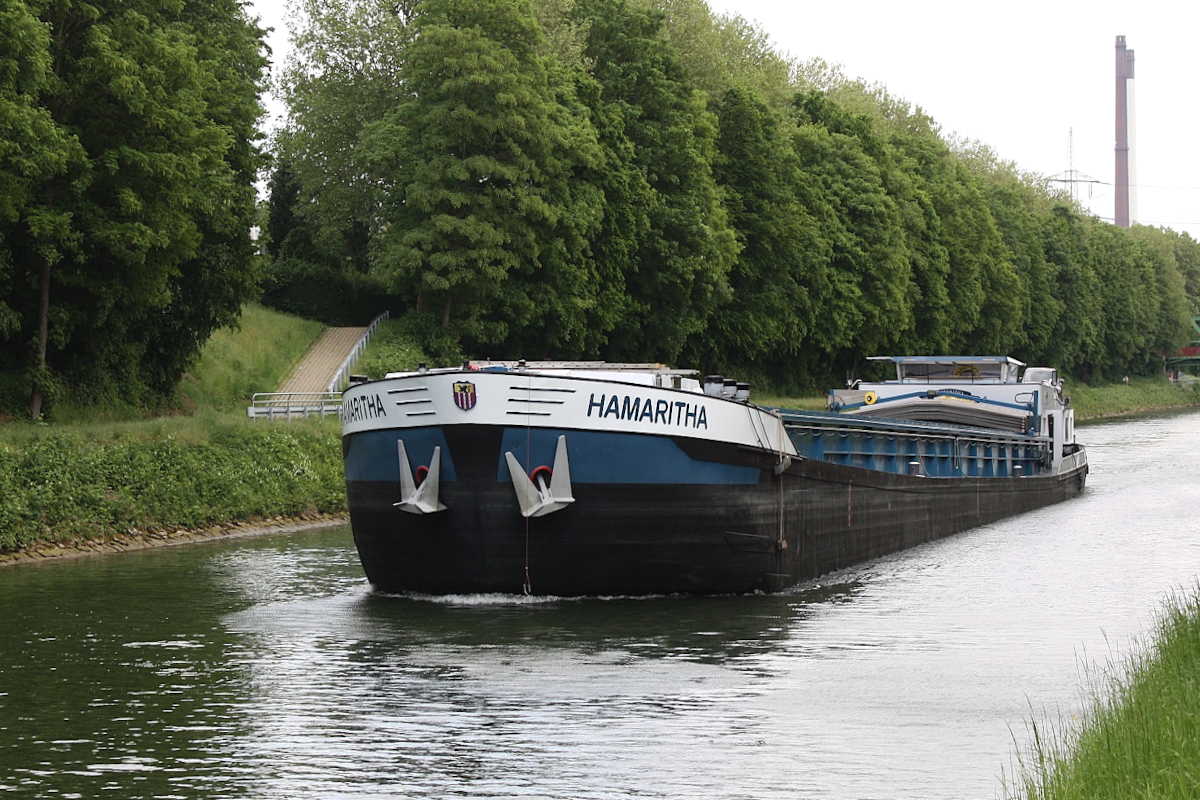 GMS HAMARITHA (ENI:02323494) L.86 m B.9,50 m T 1702 TEU 54 Flagge Niederlande auf dem RHK am 13.05.2022 zu Tal in Datteln.