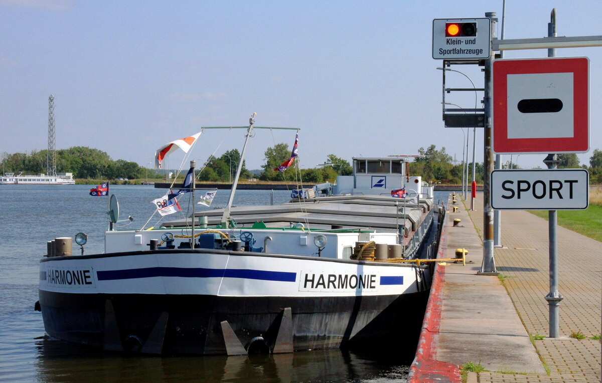 GMS  HARMONIE  (04009040 , 85 x 8,20m) lag am 14.09.2021 im  MITTELLANDKANAL  oberhalb der Schleuse Rothensee.