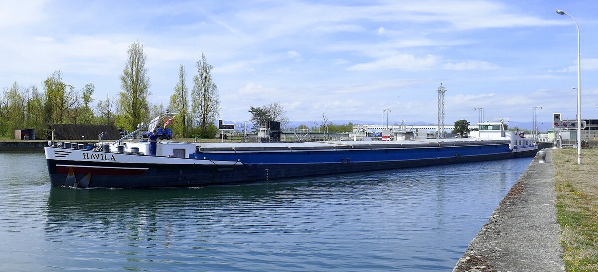 GMS HAVILA ENI 02318350, verl��t die Schleuse Vogelgr�n/Elsa� rheinaufw�rts, April 2026