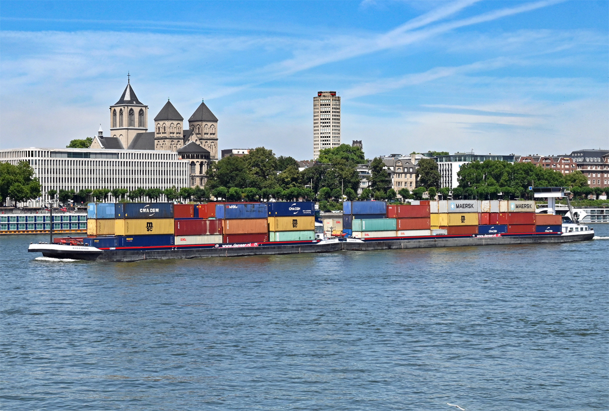 GMS HOLLANDE Containerschiff auf dem Rhein in Köln, nördlich der Hohenzollernbrücke - 12.07.2022
