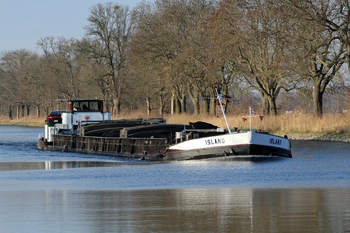 GMS Island (04015700 , 77 x 8m) am 15.01.2018 im Sacrow-Paretzer-Kanal / UHW zw. Havelkanalmündung und der A10 zu Berg unterwegs.