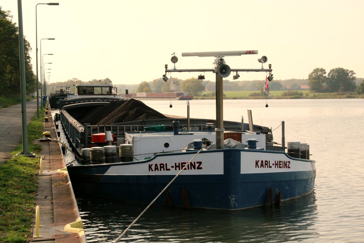 GMS Karl-Heinz (04400890 , 85 x 9m) lag am 23.10.2019 im Mittellandkanal Liegestelle Edesbüttel.