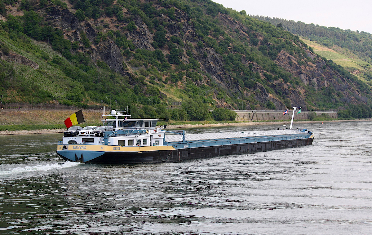 GMS KENYRO (ENI:06004159) L.110m B.11,45 T 3285 Flagge Belgien am 03.06.2020 auf dem Rhein in Oberwesel zu Berg.