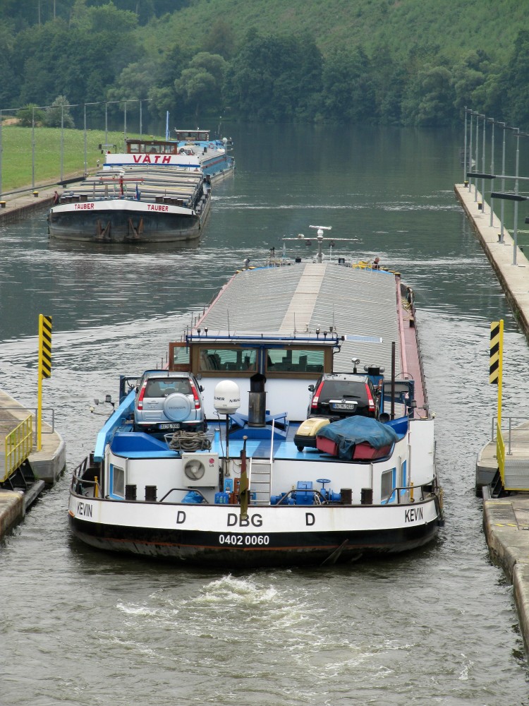 GMS Kevin , 4020060 , 110 x 9,5 , am 29.07.2013 auf ihrer Main-Bergfahrt aus der Schleuse Faulbach ausfahrend.