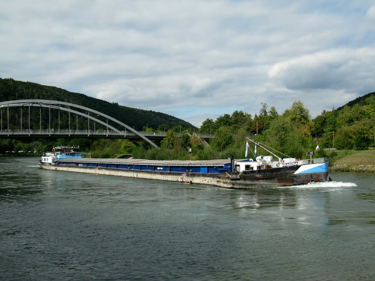 GMS Kraszna (04501350 , 86 x 8,20m) passierte am 13.09.2019 auf dem Main-Donau-Kanal zu Tal die Stadt Riedenburg.