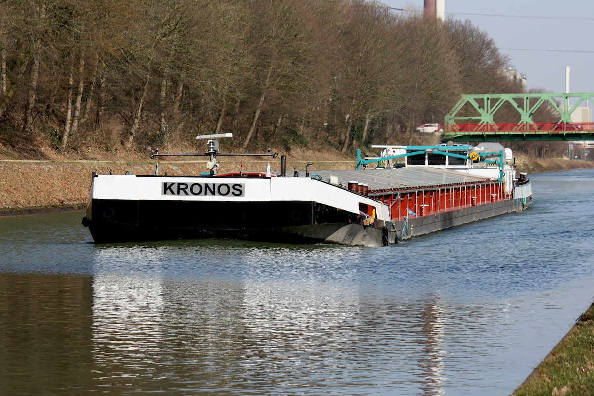 GMS KRONOS (ENI:05601490) L.100 m B.9,50 m T.1976 Flagge Deutschland auf dem RHK am 11.03.2022 bei Datteln zu Tal. 