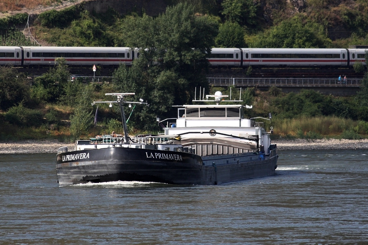 GMS La Primavera (Europa-Nr:02325031) Maschine Caterpillar 1521 PS am 25.07.2018 auf dem Rhein km 451 bei Oberwesel.