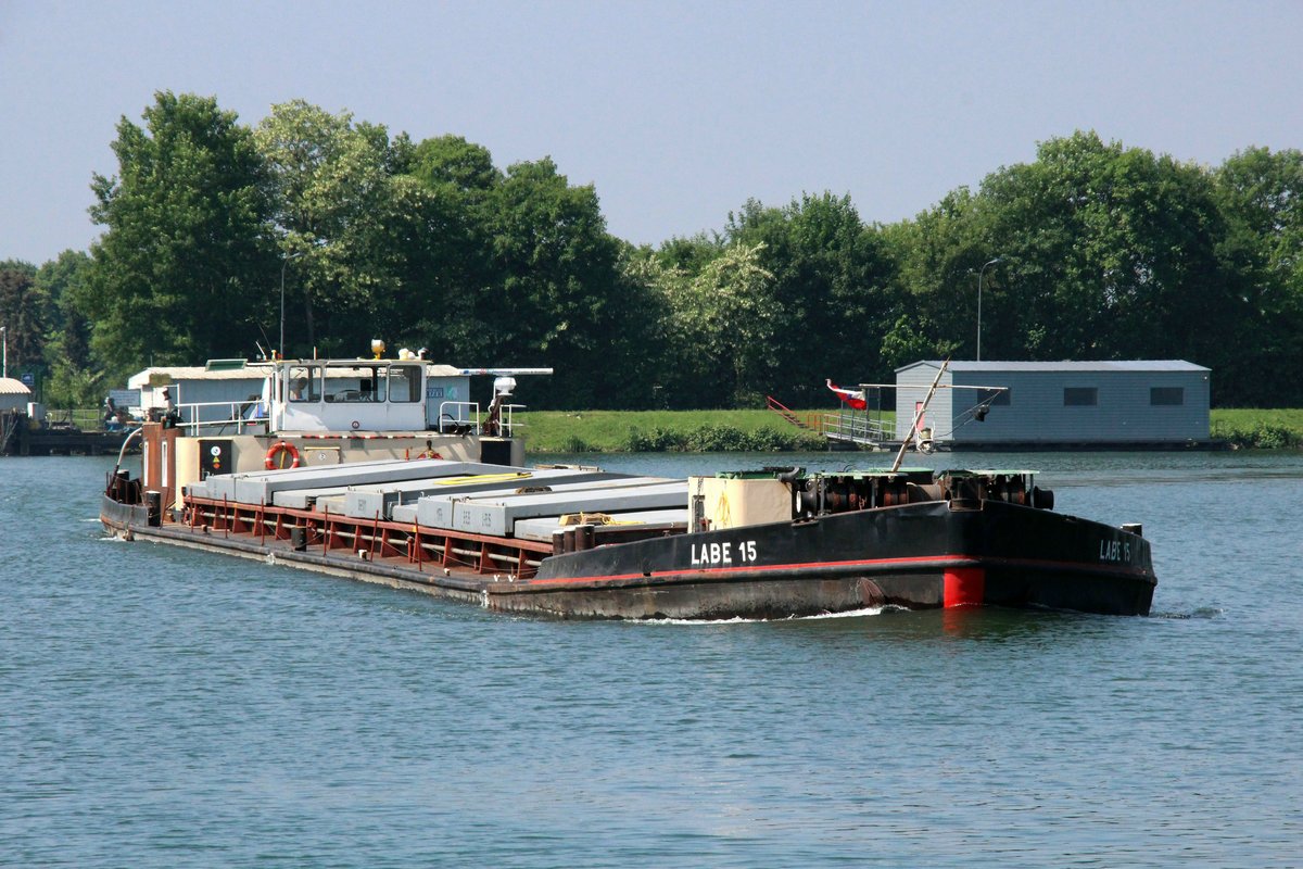 GMS Labe 15 (08451011 , 79,95 x 9,35m) am 14.05.2018 nach der Bergschleusung in der kl. Kammer der Schleuse Datteln (WDK) beim Abbiegen nach Backbord in den Dortmund-Ems-Kanal (DEK). 