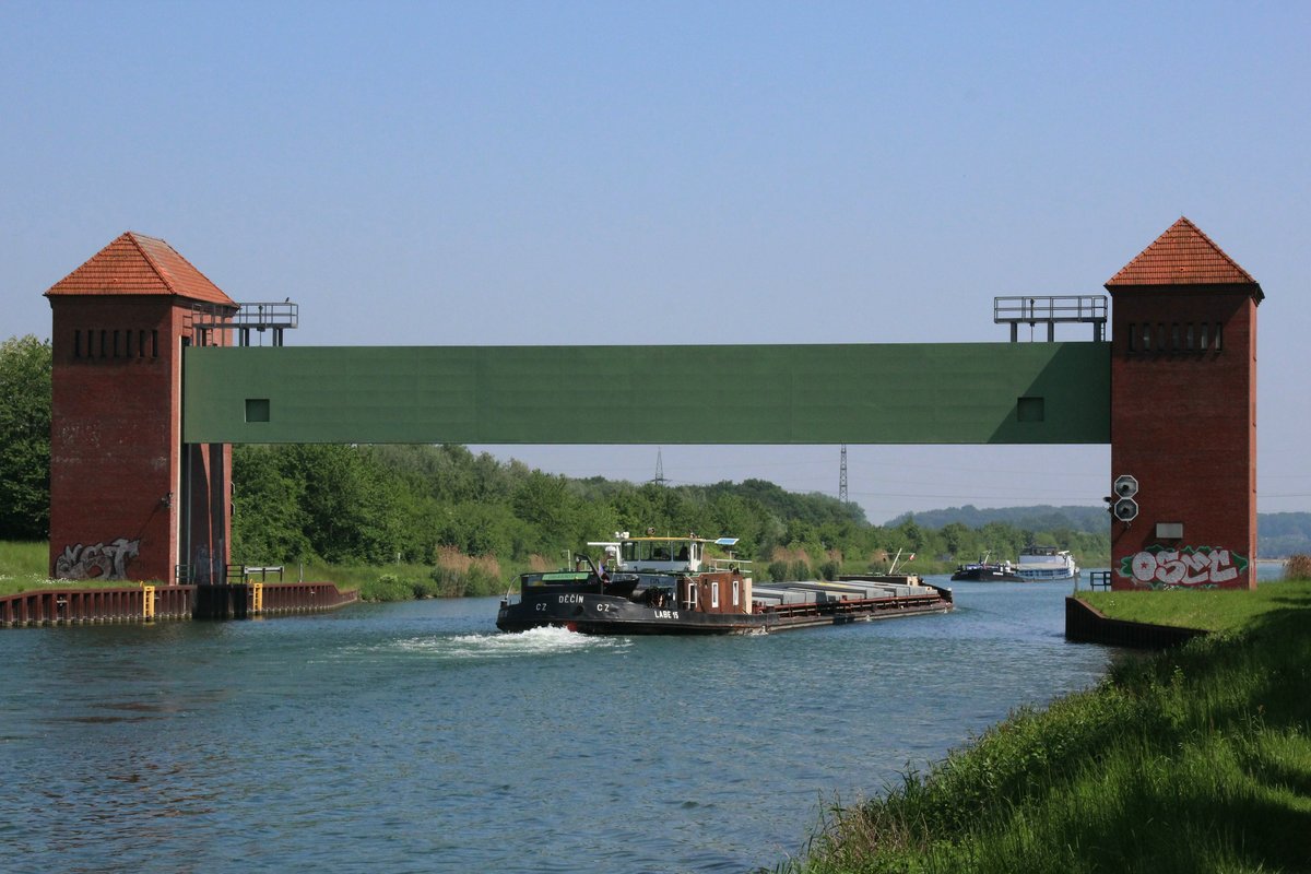 GMS Labe 15 (08451011) am 14.05.2018 beim Unterqueren des südlichen Sperrtores der Lippe-Überführung im DEK mit Fahrtrichtung Lüdinghausen unterwegs.