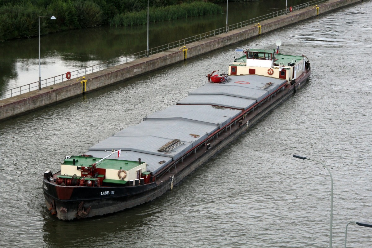 GMS Labe 18 , 084551023 , 79,9 x 9.25m , fährt am 11.09.2014 vom Unterhafen der Schleuse Uelzen zur Bergschleusung in die Kammer Uelzen I ein.