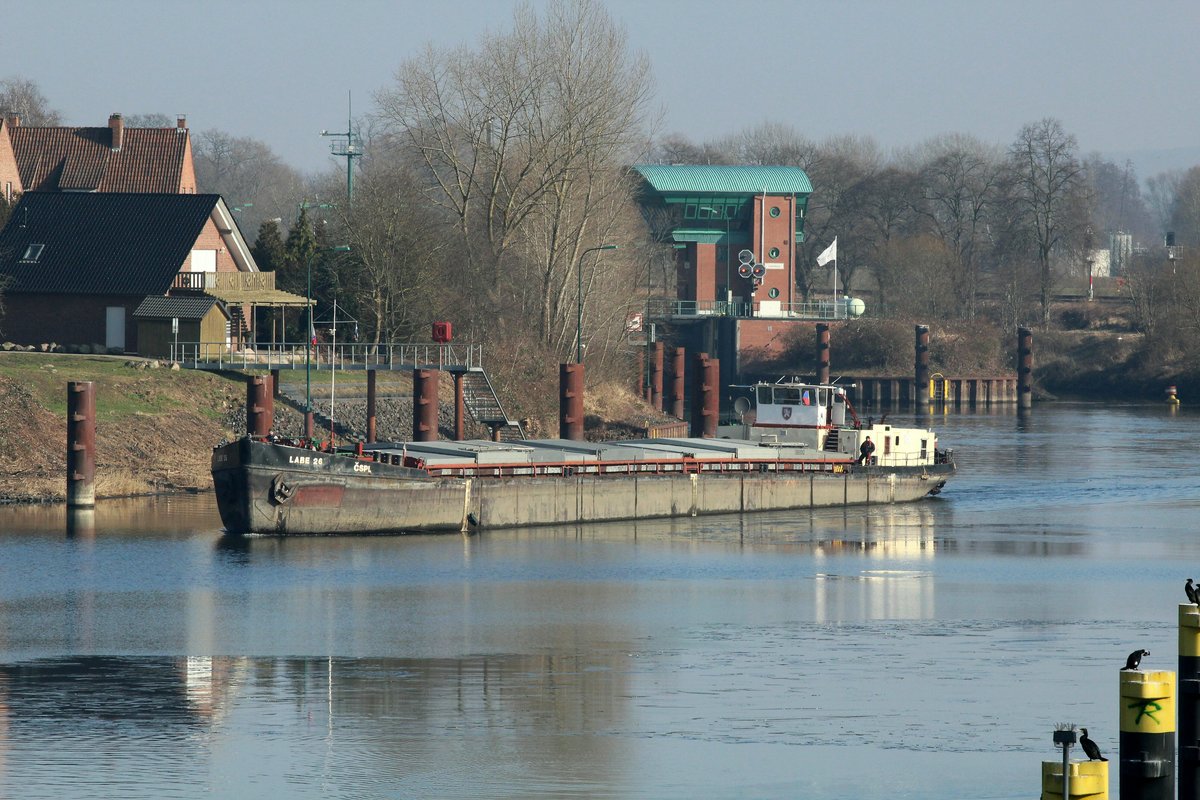 GMS Labe 26 (09551062 , 79,80 x 9,20m) kam am 14.02.2017 auf dem Elbe-Lübeck-Kanal aus der ältesten Schleuse Deutschlands in Lauenburg/Elbe.