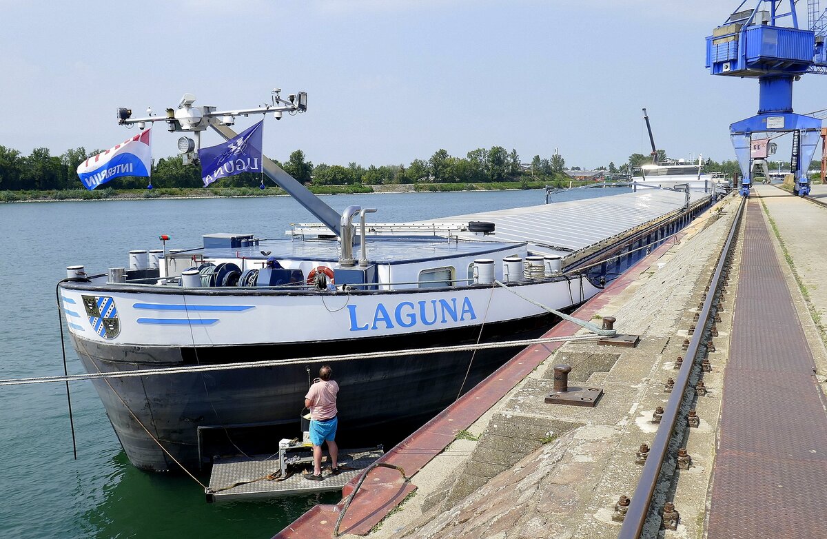 GMS Laguna, ENI 02328598, ankert im Rheinhafen Breisach, Aug.2025