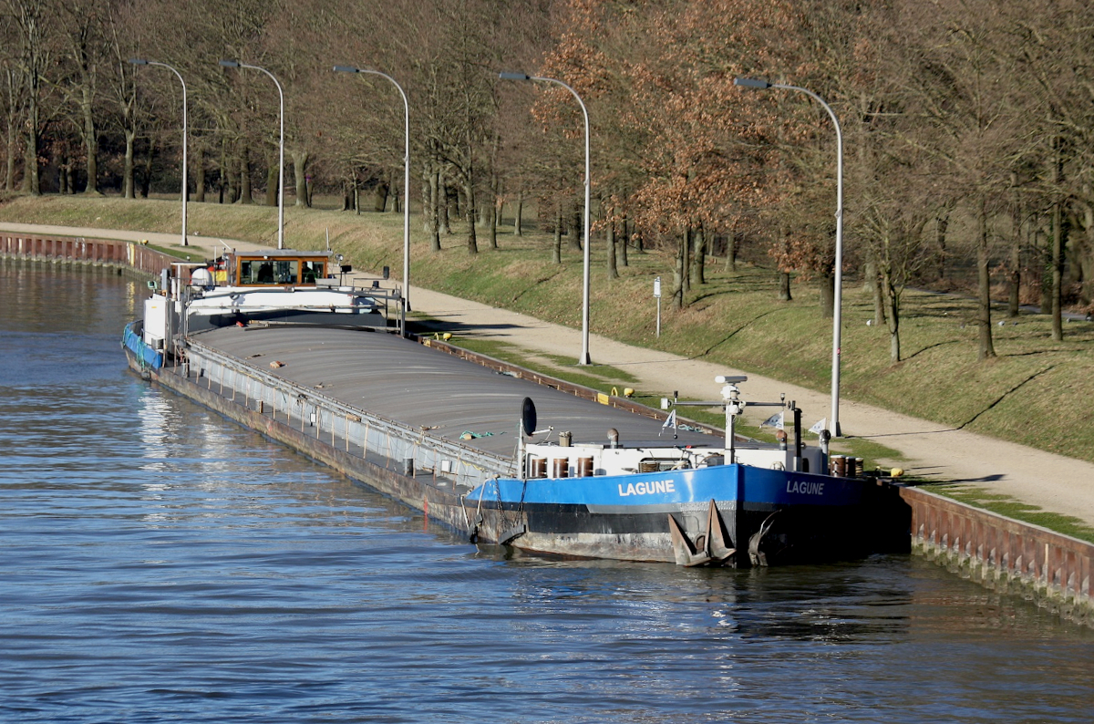 GMS LAGUNE (ENI:04018560) L.85,98 m B.8,16 m T 1367 Flagge Deutschland am 19.01.2024 auf dem WDK an der Schleuse Datteln.