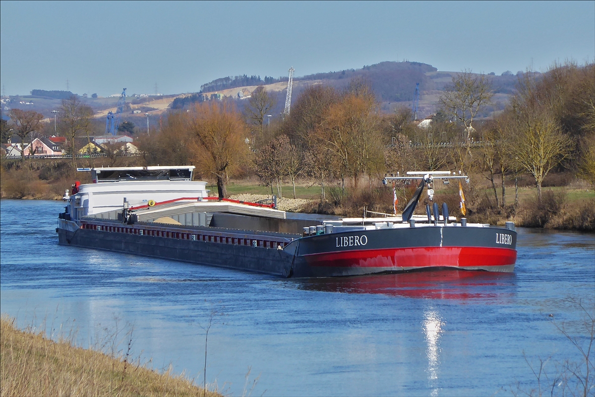 GMS LIBERO ENI 02331440, L 135 m, B 11,45 m, Bj 2009, Heimathafen Pappendrecht, Flussaufwärts nahe Grevenmacher am 24.02.2019. 