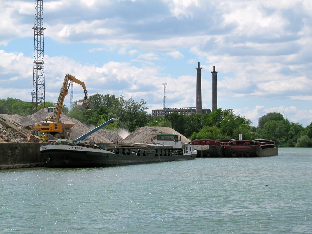 GMS  LIKEDEELER (04029080 , 67 x 8,20m) am 22.06.2020 beim Löschen im Kriensee / Langerhanskanal bei Rüdersdorf.