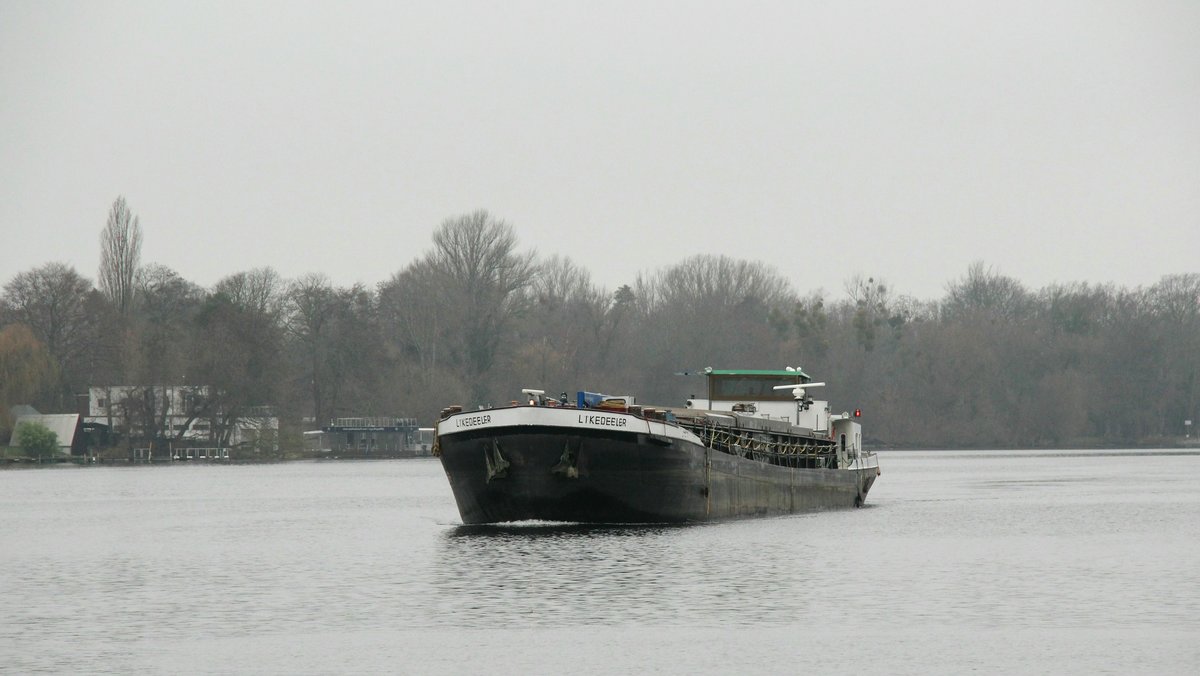 GMS  LIKEDEELER  (04029080 , 67 x 8,2m) am 09.01.2021 im Weißer See / UNTERE HAVEL-WASSERSTRASSE  Höhe Neu Fahrland / Nedlitz auf Bergfahrt.