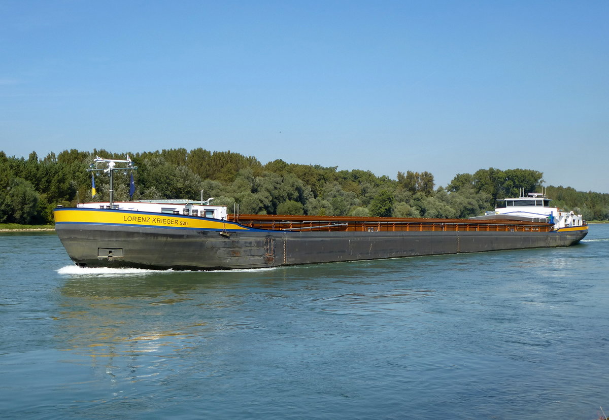 GMS  Lorenz Krieger sen. , auf dem Rhein bei Karlsruhe, L=105m, 2515t, 1800PS, Baujahr 2010, unter Deutscher Flagge, Sept.2017