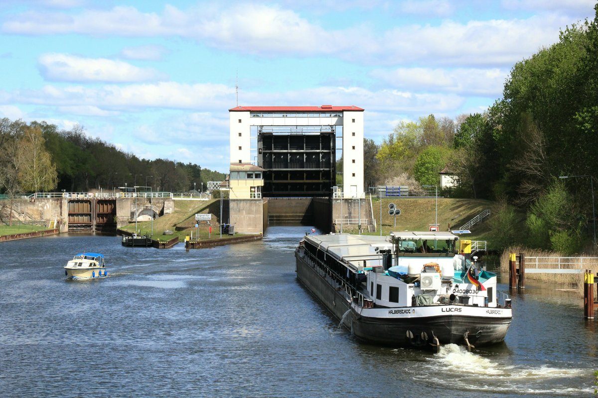 GMS Lucas (04008030 , 80 x 8,03m) hatte am 25.04.2020 grünes Licht bekommen , zur Einfahrt in die Schleuse Lehnitz / Havel-Oder-Wasserstrasse. Hinter der Schleuse beginnt die Scheitelhaltung der HOW - bis zum Schiffshebewerk Niederfinow. 