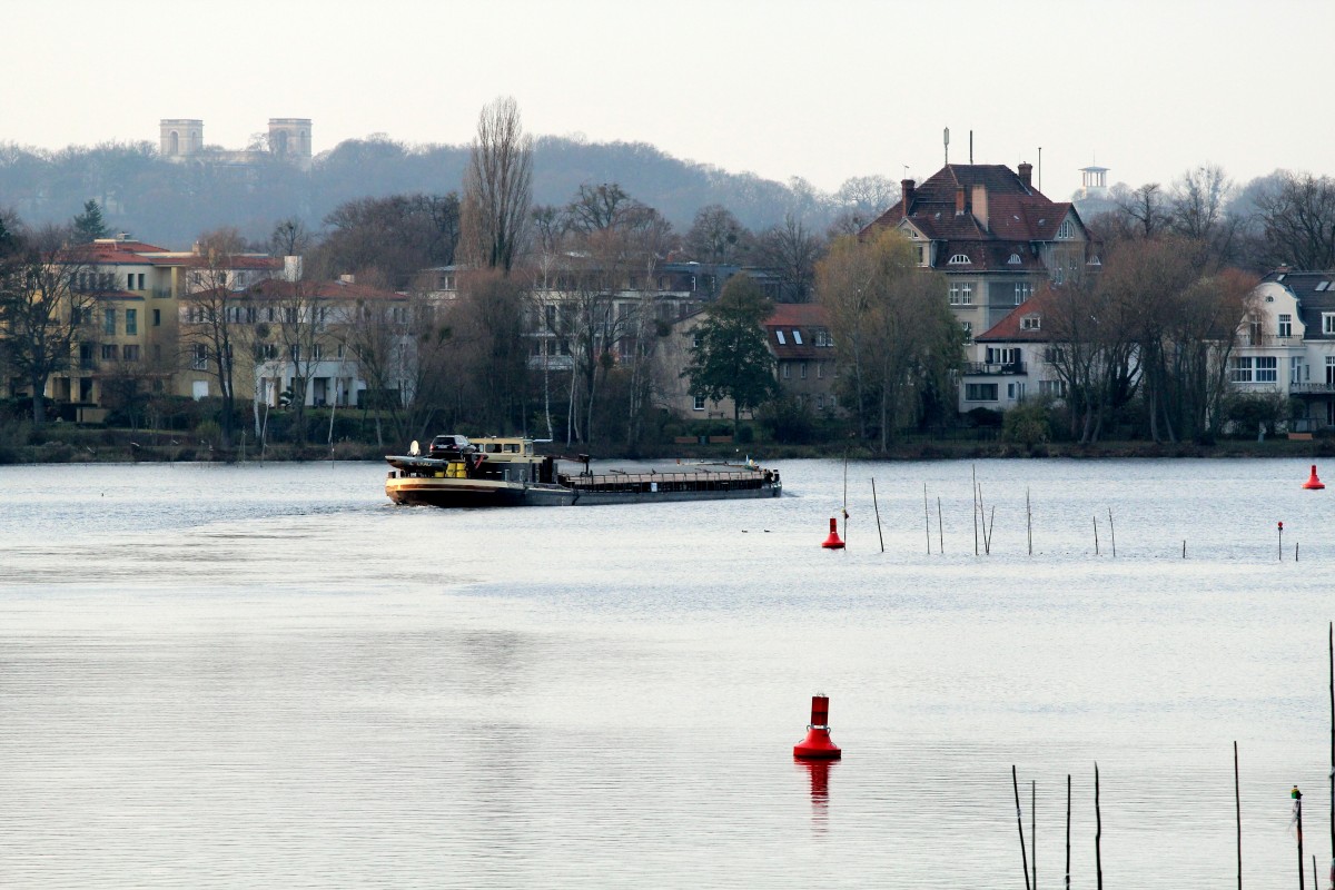 GMS Luckau (04030540 , 67 x 8,2m) am 24.11.2015 in der Glienicker Lake zu Tal v.d. Glienicker Brücke mit Fahrtrichtung zur Havel.