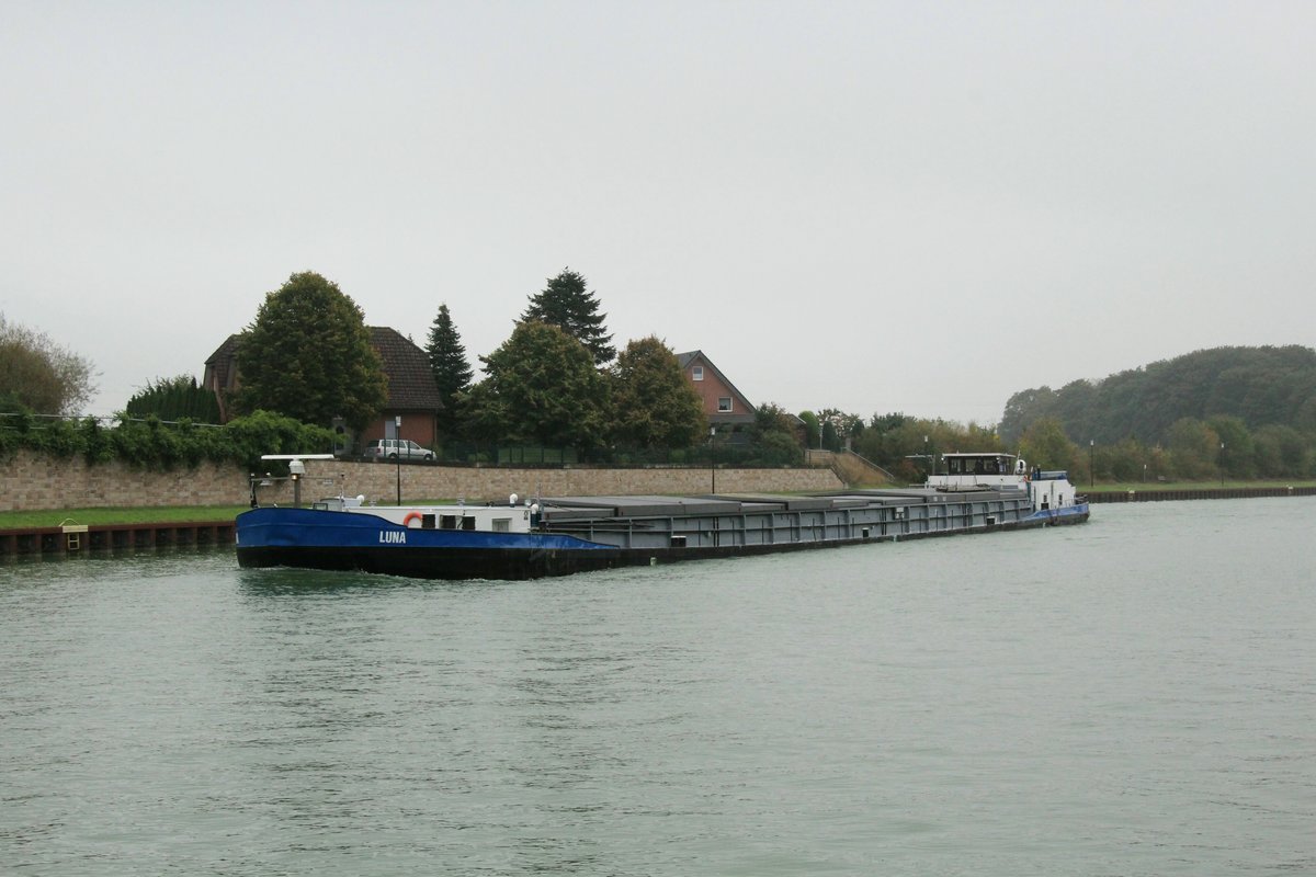 GMS  LUNA  (04009850 , 85 x 8,2m) am 30.09.2020 im  DORTMUND-EMS-KANAL  in Riesenbeck auf Talfahrt.