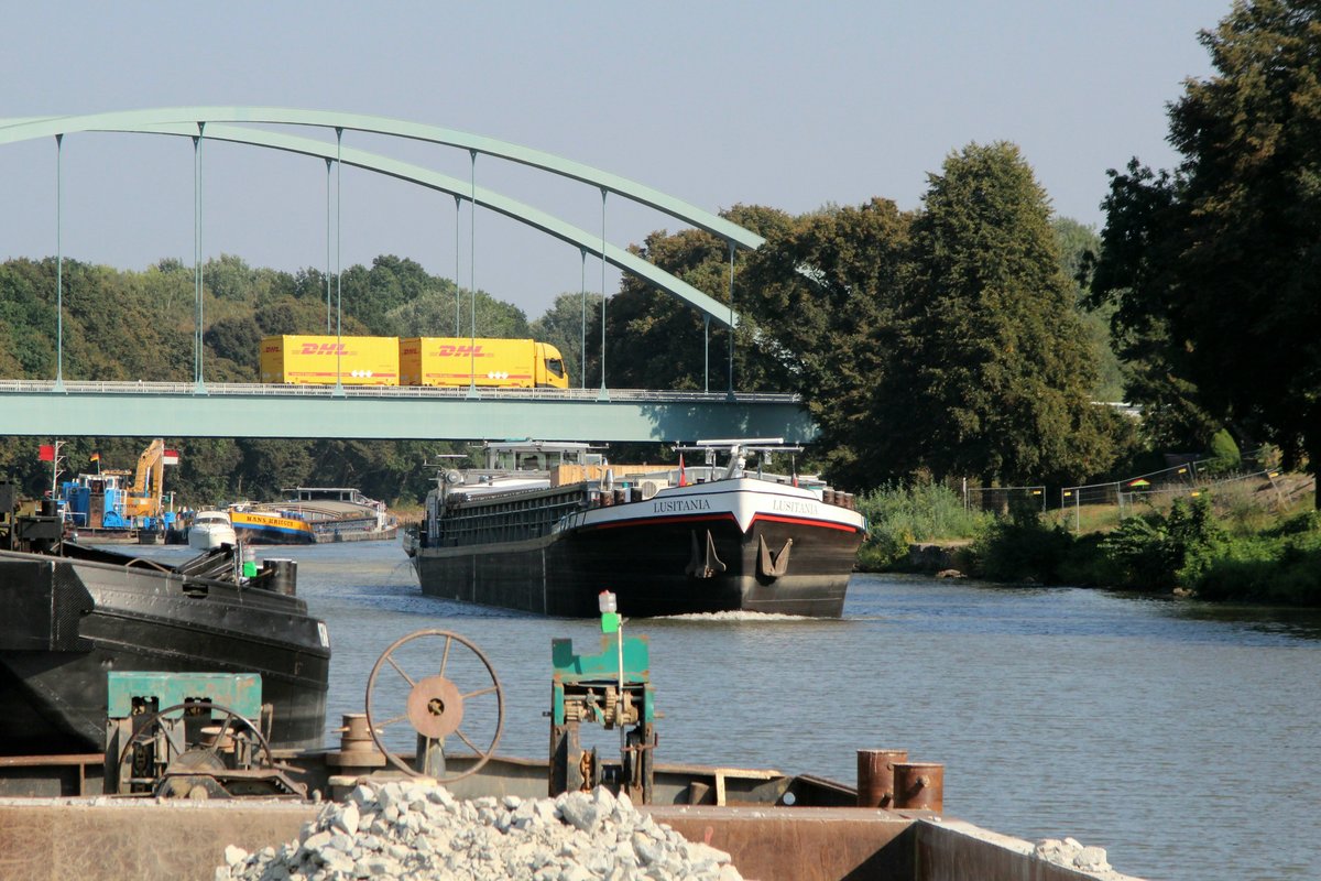 GMS Lusitania , 04005670 , 80 x 8,2m , am 13.09.2016 im Sacrow-Paretzer-Kanal (UHW) bei Marquardt auf Talfahrt. In diesem Bereich ist eine Baustelle , die Wasserstrasse wird optimiert.