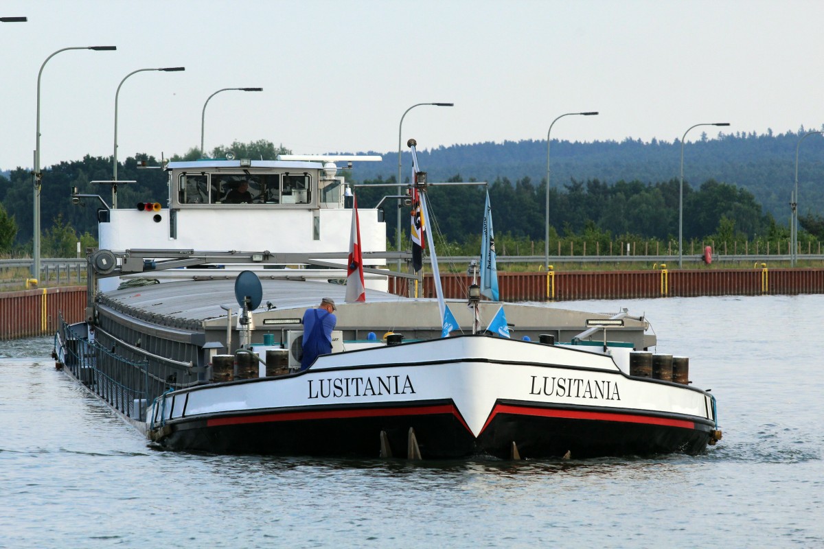 GMS  LUSITANIA  (04005670 , 80 x 8,2m) am 25.06.2015 im Oberwasser der Schleuse Uelzen II. Das GMS fuhr im ESK zu Tal. 