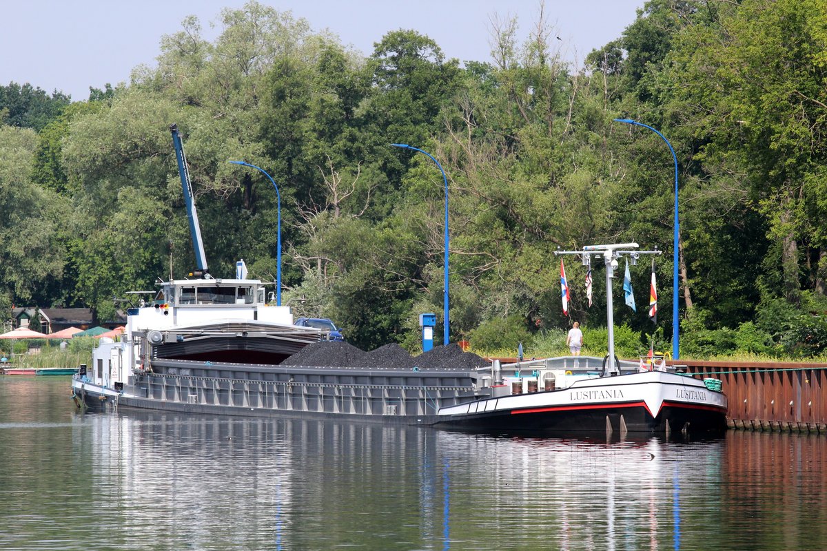 GMS LUSITANIA (04005670 , 80 x 8,20m) lag am 25.07.2016 mit  seinen Kohlen  an der Liegestelle im Weißer See / Sacrow-Paretzer-Kanal / UHW.  