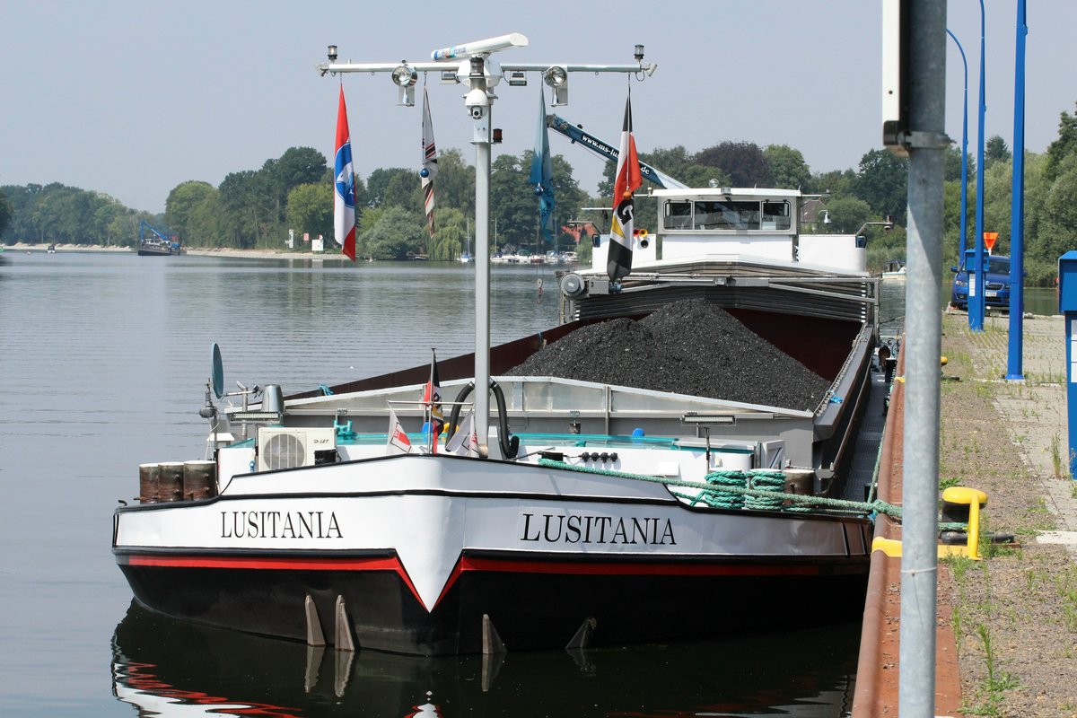 GMS LUSITANIA (04005670 , 80 x 8,20m) lag am 25.07.2016 an der Liegestelle im Weißer See. Der Weißer See ist Teil des Sacrow-Paretzer-Kanales bzw. der UHW.
