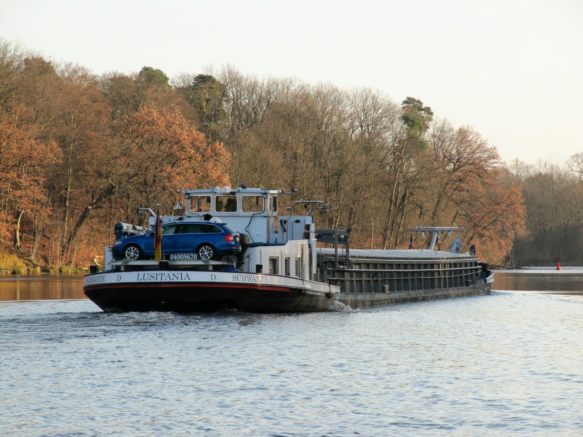 GMS Lusitania (04005670 , 80 x 8,2m) am 08.12.2017 im Teltowkanal /  Machnower See zu Berg.