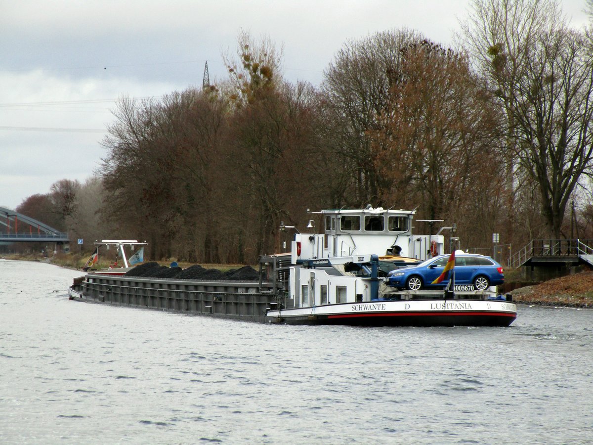 GMS Lusitania (04005670 , 80 x 8,2m) am 10.12.2018 im Sacrow-Paretzer-Kanal (UHW) bei Schlänitzsee auf Bergfahrt.