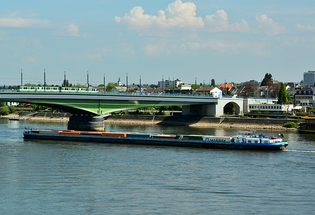GMS  Lutin  unterfährt die Kennedybrücke in Bonn - 23.04.2014