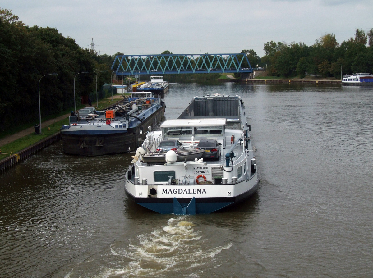 GMS MAGDALENA (ENI:02328609) L.110 m B.10,50 m T 2415 Flagge Niederlande auf dem WDK am 30.09.2023 an der Schleuse Datteln.