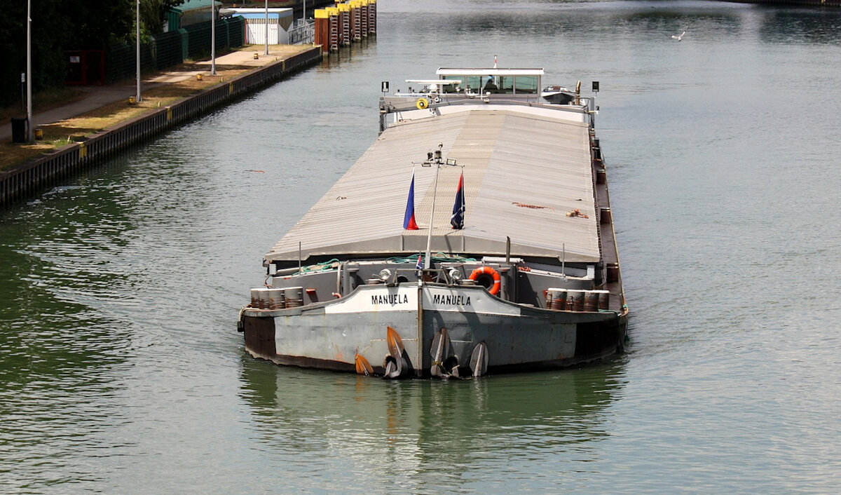 GMS MANUELA (ENI:02100547) L.80 m B.9,50 m T 1505 Baujahr 1925 Flagge Niederlande auf dem WDK im Unterwasser der Schleuse Datteln am 28.06.2022