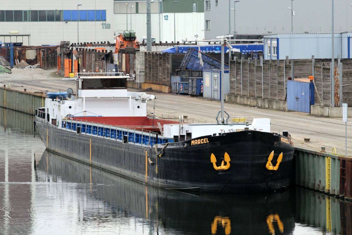 GMS Marcel (04030900 , 66,84 x 8,19m) lag am 16.02.2016 im Berlin-Spandauer Schifffahrtskanal. Die Kai-Anlagen gehören zum Berliner Westhafen. 