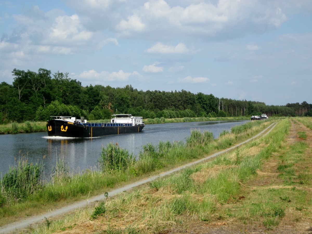 GMS Marcel (04030900) und dahinter GMS Paloma (04403720) am 17.06.2014 im Elbe-Havel-Kanal (EHK) zw. Schleuse Wusterwitz und Genthin b. Kader Schleuse zu Tal.