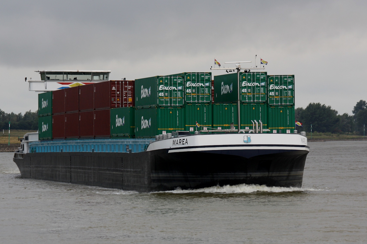 GMS MAREA (ENI:02331459) L.134,96 m B.14,20 m T 3904 TEU 336 4 Lage  421 5 Lagen Flagge Niederlande auf dem Rhein am 07.07.2022 in Xanten zu Berg.