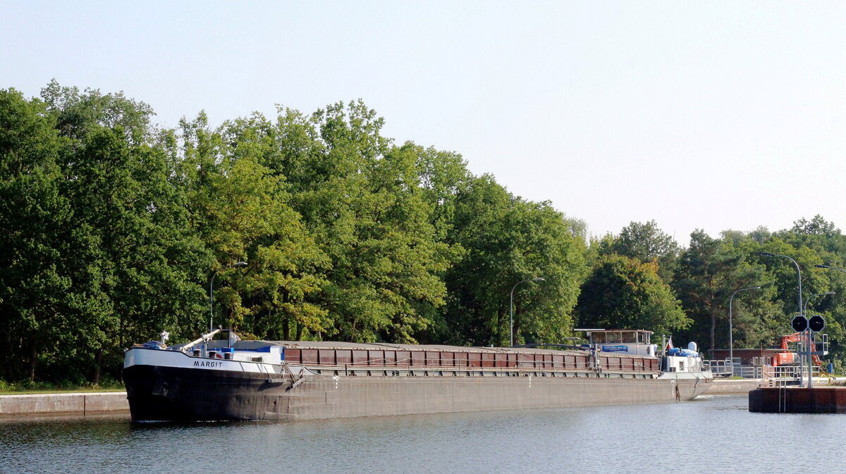 GMS  MARGIT  (04600470 , 80 x 9m) am 10.09.2021 bei der Ausfahrt aus der Schleuse Wusterwitz /  ELBE-HAVEL-KANAL  mit Fahrtrichtung Genthin.