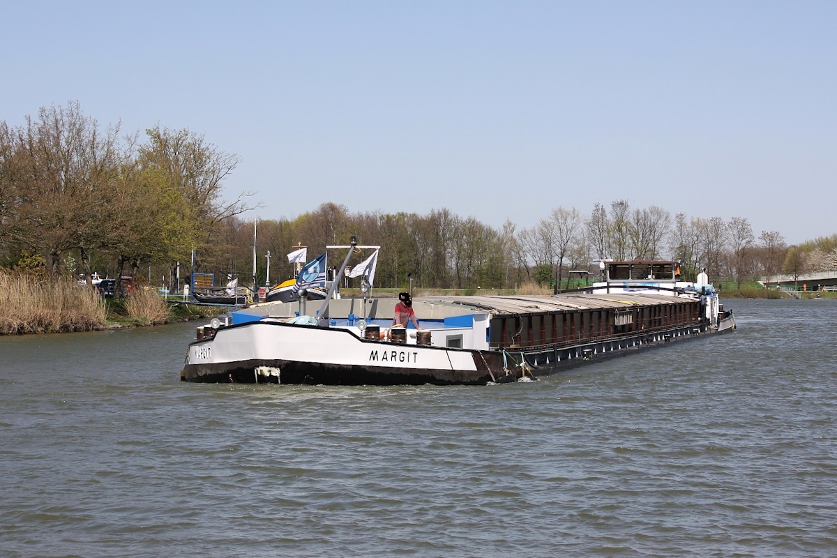 GMS MARGIT (04600470) L79,90 m B.9,05 m T 1262 Flagge Tschechien am 19.04.2023 auf DEK zu Berg am Dattelner Meer. 