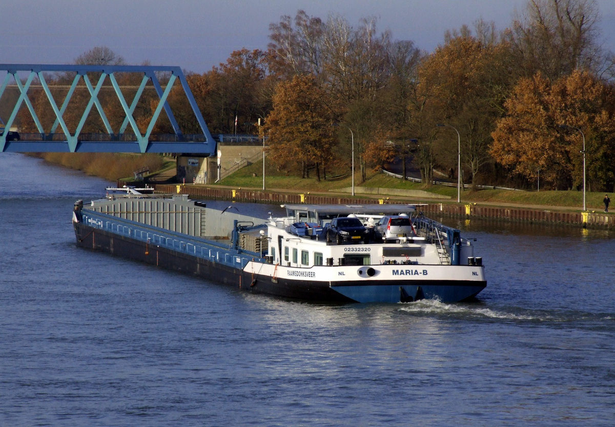 GMS MARIA-B (ENI:02332320) L.110 m B.11,45 m T 3198 Flagge Niederlande auf dem WDK am 07.12.2023 an der Schleuse Datteln.