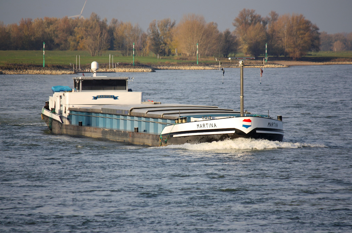 GMS MARTINA (ENI:02009369) L.70m B.8,57m T 1297 Flagge Niederlande am 24.11.2020 auf dem Rhein in Xanten zu Berg.