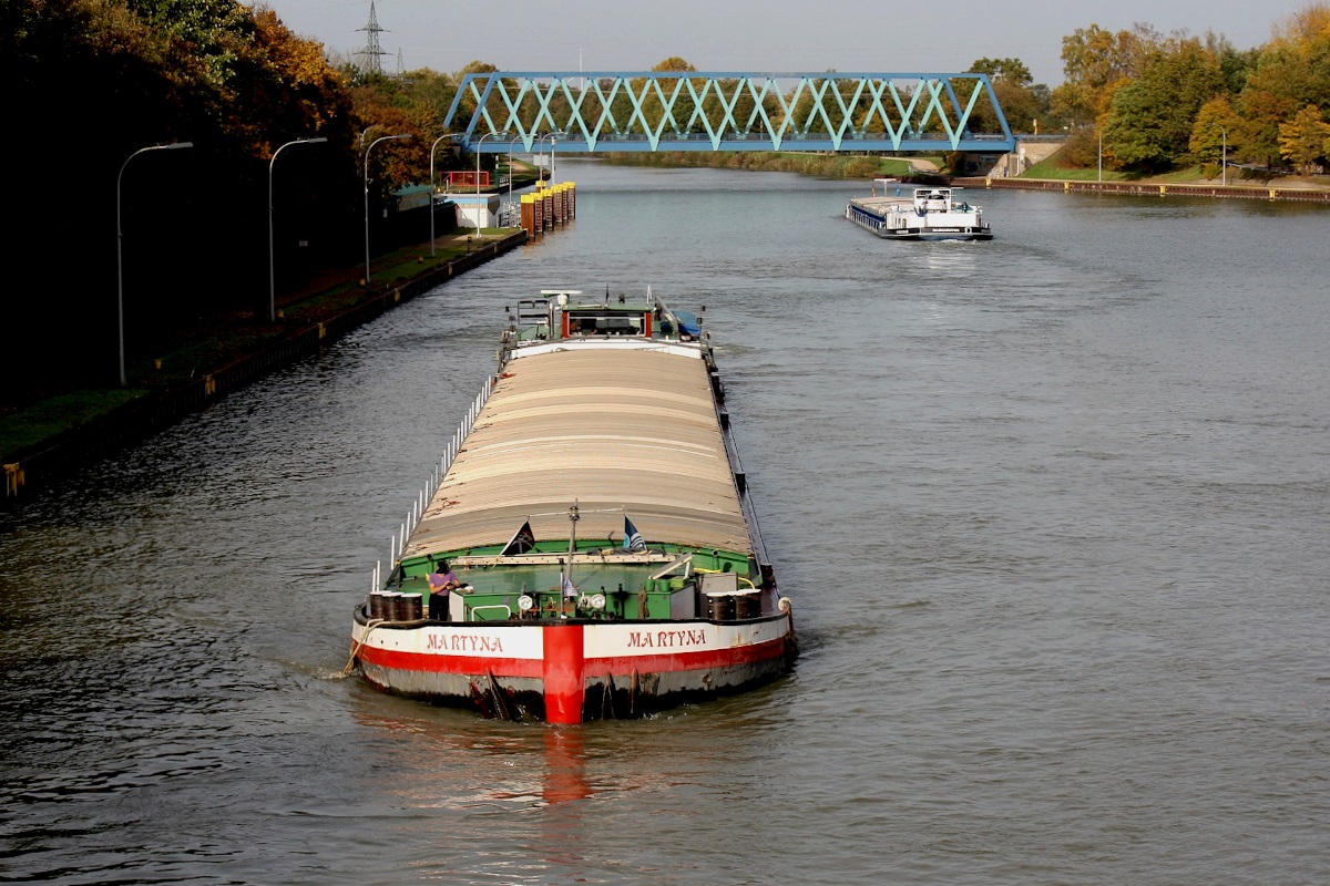 GMS MARTYNA (ENI:02313812)L.75 m B.8,28 m T.1097 Baujahr 1951 Flagge Poln  auf dem WDK bei der Einfahrt in der Schleuse Datteln am 28.10.2022 zu Berg.