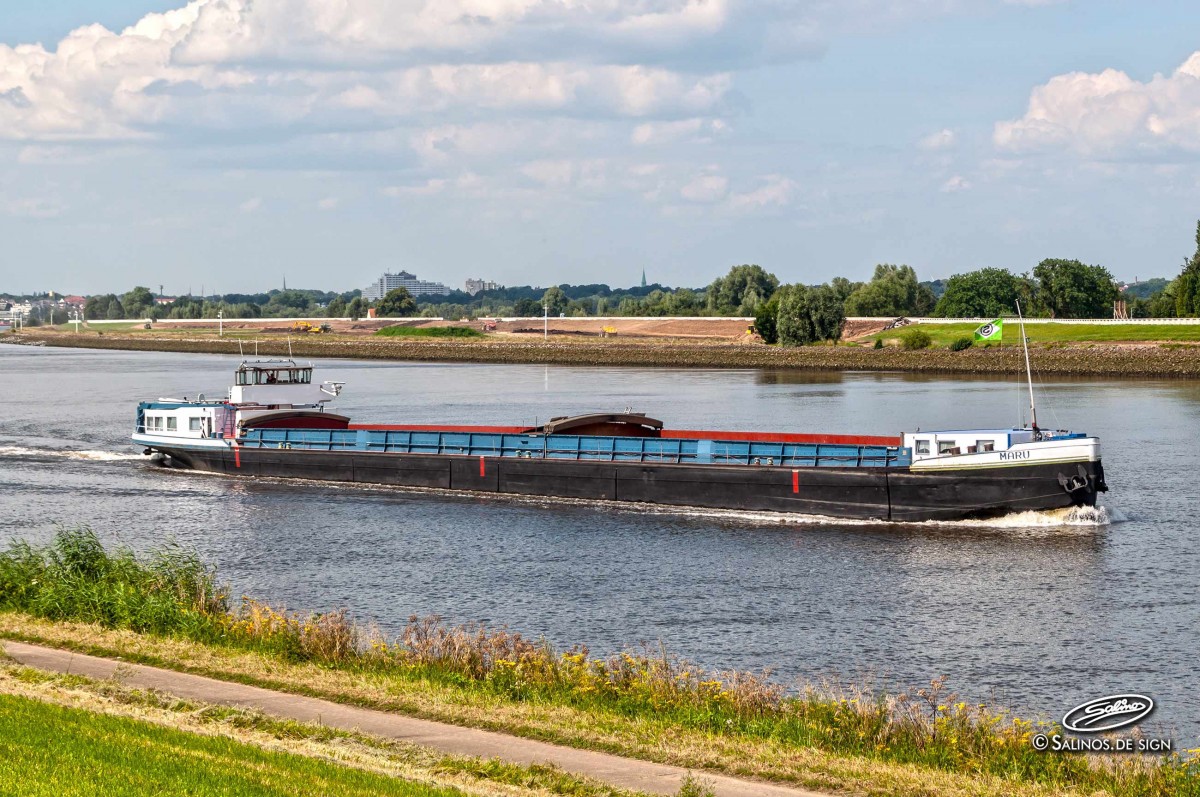 GMS Maru auf der Weser bei Bremen, Werderland, 22.07.14