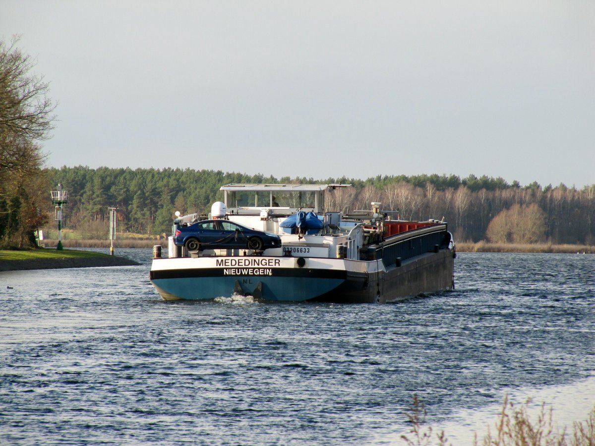 GMS Mededinger (02206633 , 85 x 9,5m) am 08.12.2017 im Sacrow-Paretzer-Kanal / UHW bei Schlänitzsee zu Tal.  