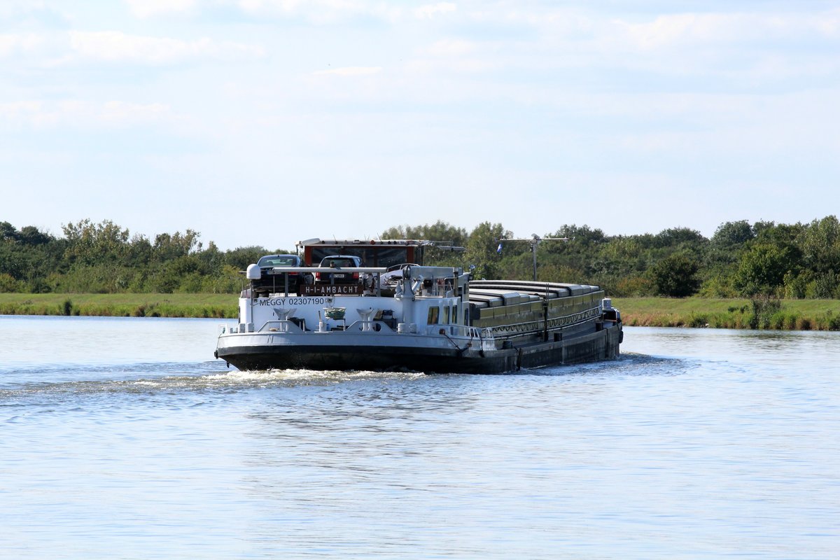 GMS Meggy (02307190 , 80 x 9m) am 28.08.2017 im Oberwasser der Schleuse Rothensee nach Backbord in den Mittellandkanal einbiegend.