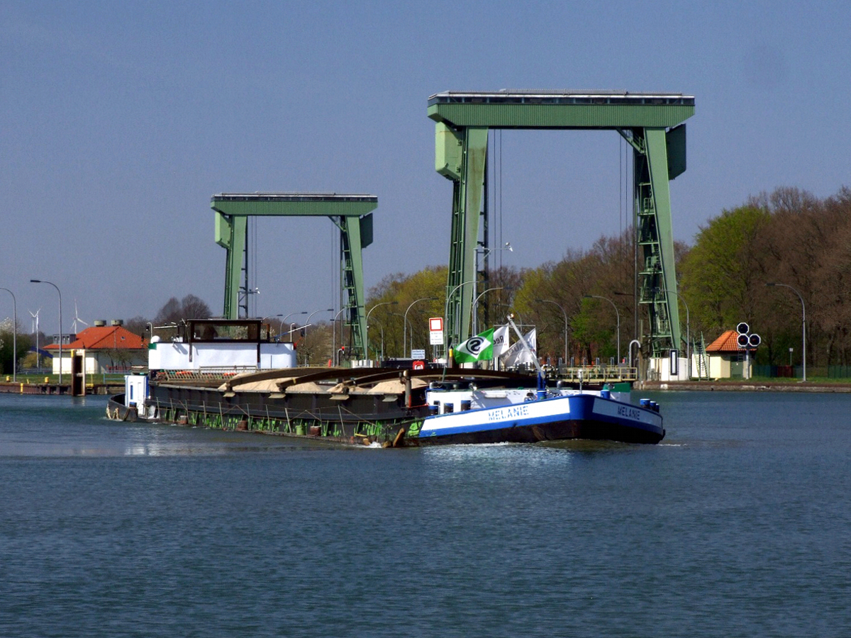 GMS Melanie (ENI:0460360) L.80m B8,20m To.1071 Baujahr 1954 am 09.04.2020 im Oberwasser der WDK-Schleuse Ahsen.