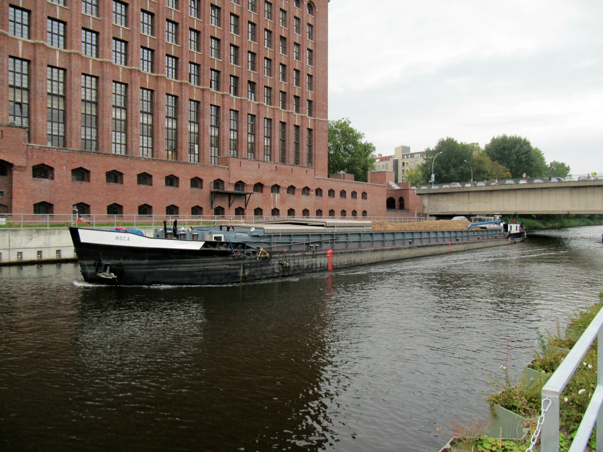 GMS Moca , 04016490 , 80 x 8,20m , am 07.10.2014 im TeK auf Bergfahrt im Bereich Stubenrauchbrücke / Ullsteinhaus / Hf.Tempelhof.