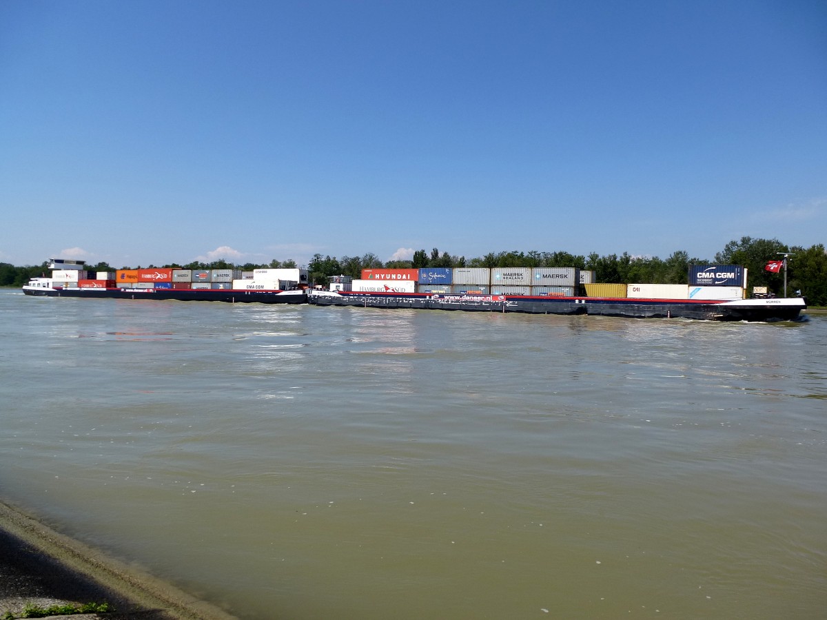 GMS  Mürren  und GMS  Grindelwald , mit Containern beladen rheinabwärts vor der Staustufe Rheinau(Rhinau), Basel ist der Heimathafen der beiden Schiffe aus der Schweiz, Aug.2014