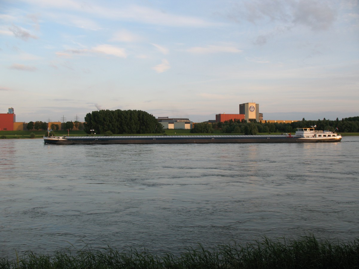 GMS Najade bei Rheinkilometer 787 - 2015-05-30-20-45-56