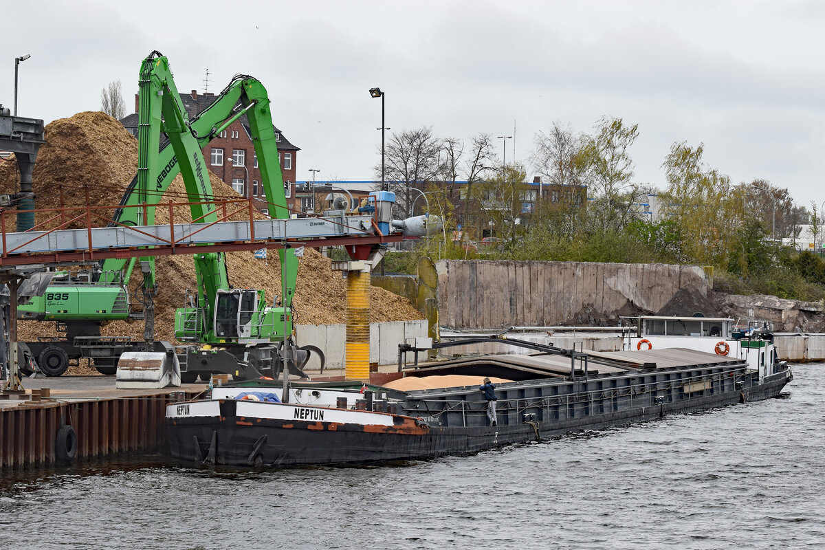 GMS NEPTUN (ENI 02321433) am 22.04.2022 beim Lagerhaus Lübeck